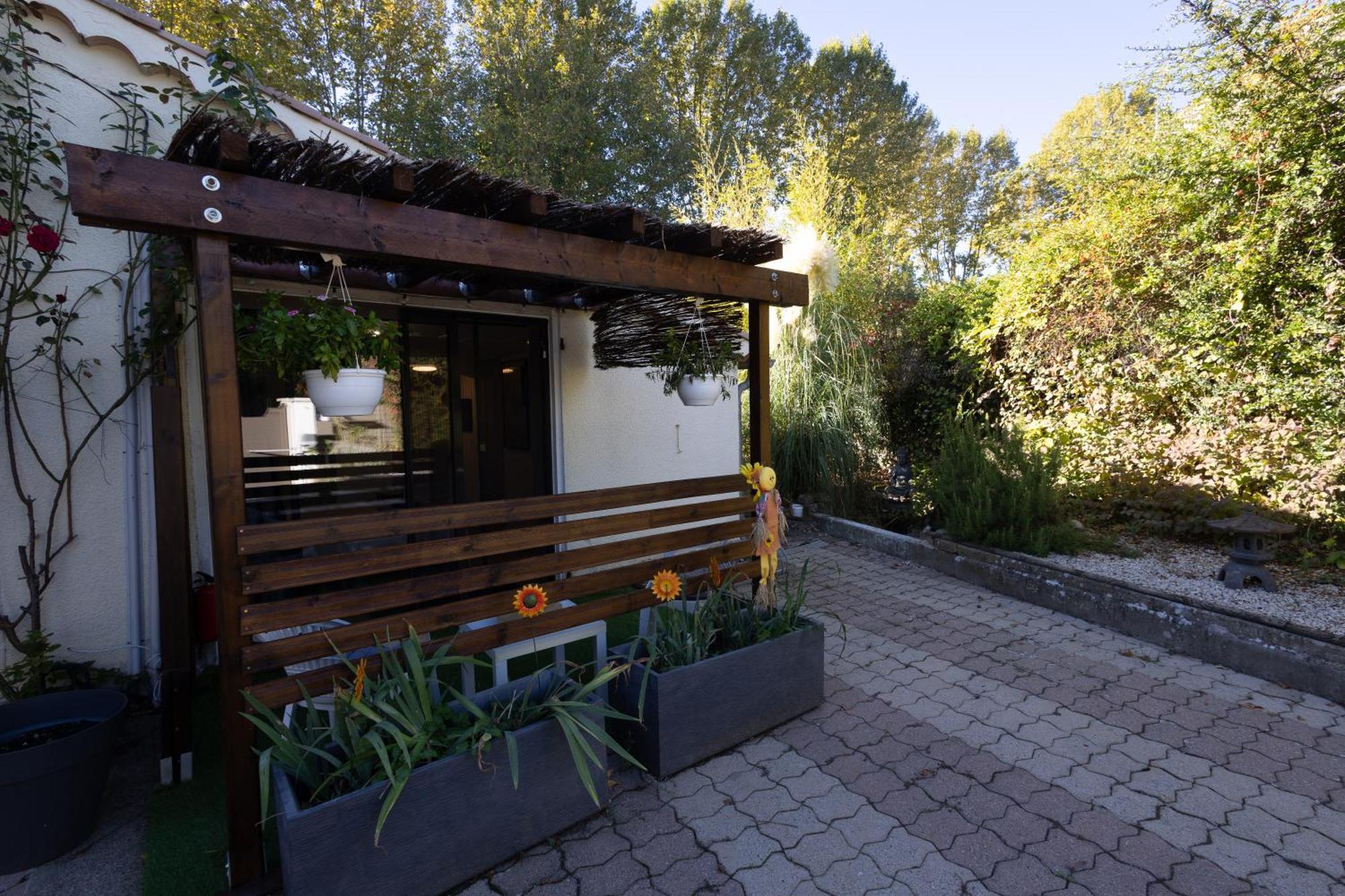 Studio Dans Le Luberon Cereste Exterior photo